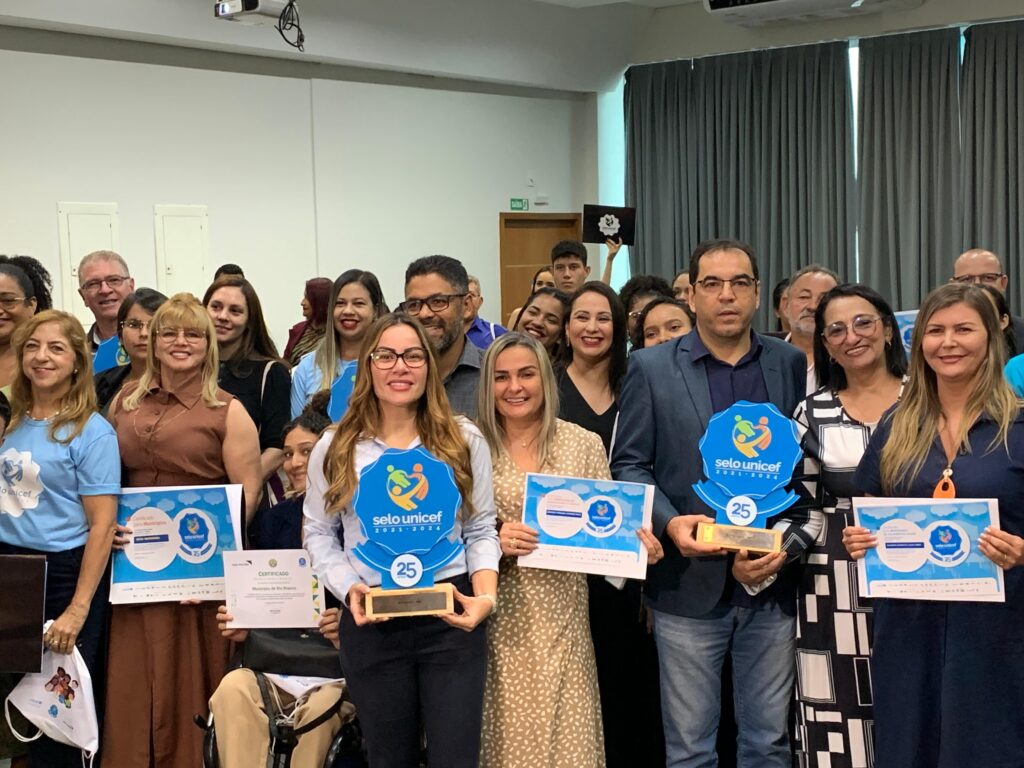 ba252c3f-778f-4b98-a519-e2467c905dea-1024x768 Fernanda Hassem recebe premiação do Selo Unicef pelos avanços nas políticas públicas para crianças e adolescentes em Brasiléia