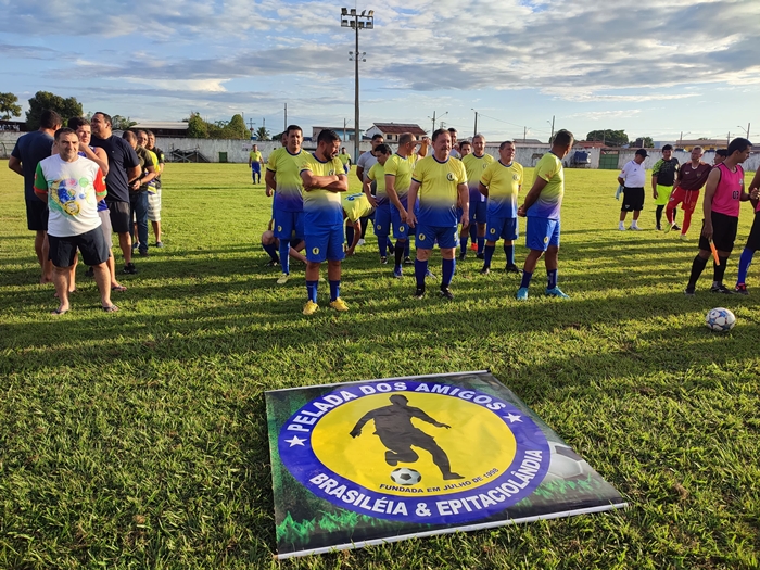 33d9fc00-31fa-413a-8ea7-6629e6ee4c6d Pelada dos Amigos e Asociacion Tambopata realizam amistoso de futebol promovendo integração esportiva entre Brasil e Peru