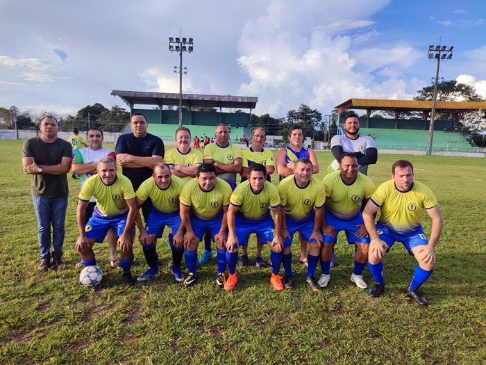 51cedfdc-e228-463a-b8b9-bd925dd1fce3 Pelada dos Amigos e Asociacion Tambopata realizam amistoso de futebol promovendo integração esportiva entre Brasil e Peru