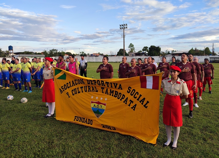 528ea23e-6d9e-47ef-b15b-23cdff841186 Pelada dos Amigos e Asociacion Tambopata realizam amistoso de futebol promovendo integração esportiva entre Brasil e Peru