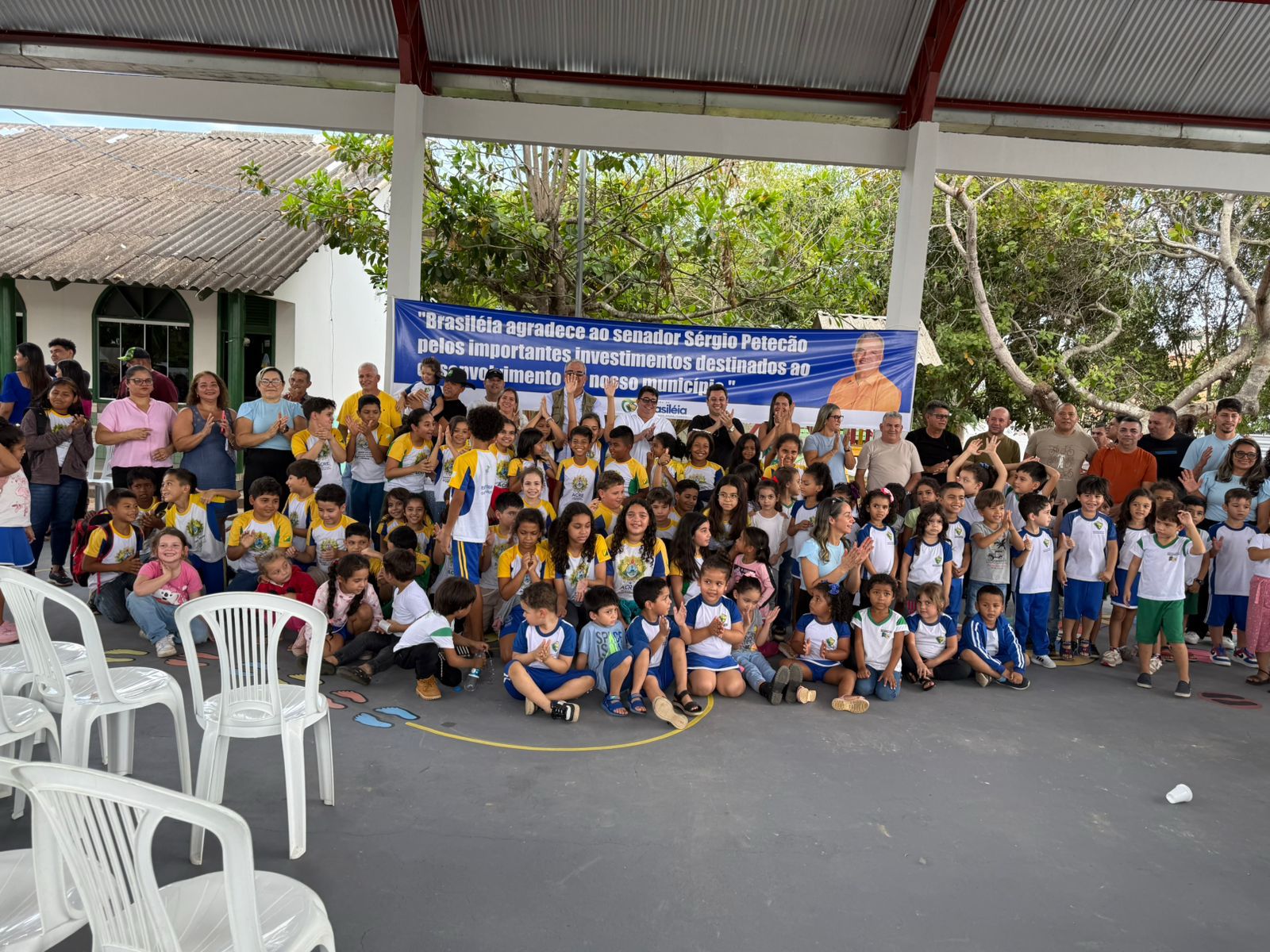 c263f8b0-8c8a-4b5b-afe6-c295650c210c Senador Petecão garante Espaço Recreativo para Escola Vitória Salvatierra Cesar em Brasiléia