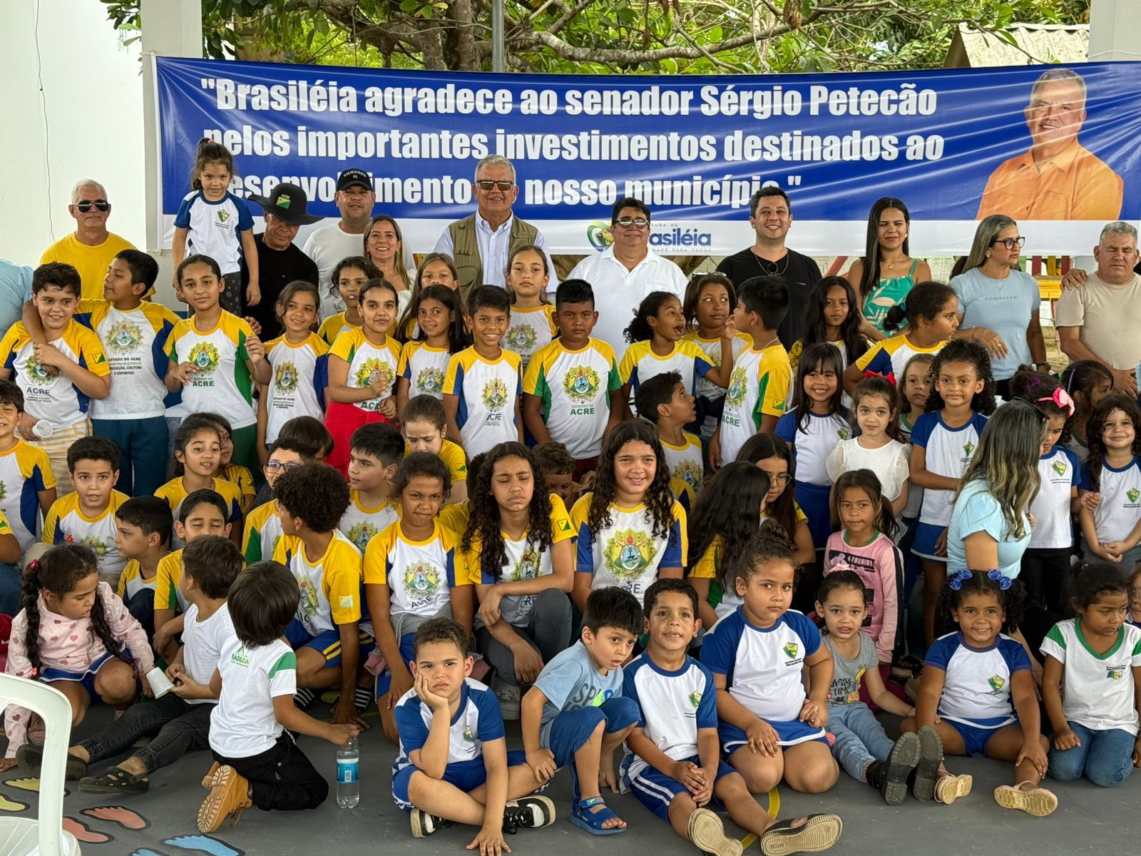d3e7a1e3-6c74-41b7-9663-e59c22da88d8 Senador Petecão garante Espaço Recreativo para Escola Vitória Salvatierra Cesar em Brasiléia
