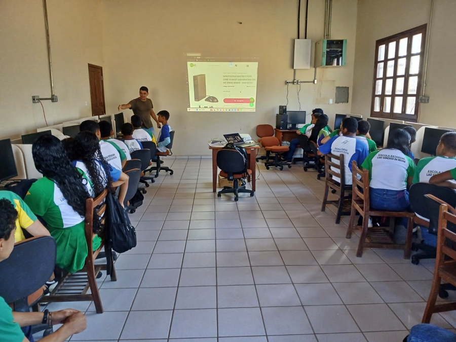 4ebb9bd7-1eaf-4886-ac22-85b5311371cd Escola Rural Luiz Gonzaga da Rocha firma parceria com Polo UAB de Brasiléia proporcionando aulas práticas de TI
